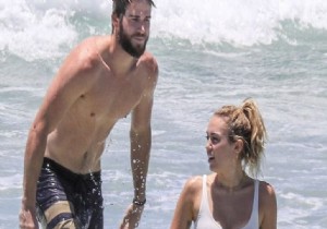 Miley'den yürek hoplatan  bikini şov!